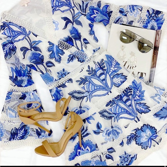 RED DRESS | blue and white dress - Picture 2 of 7